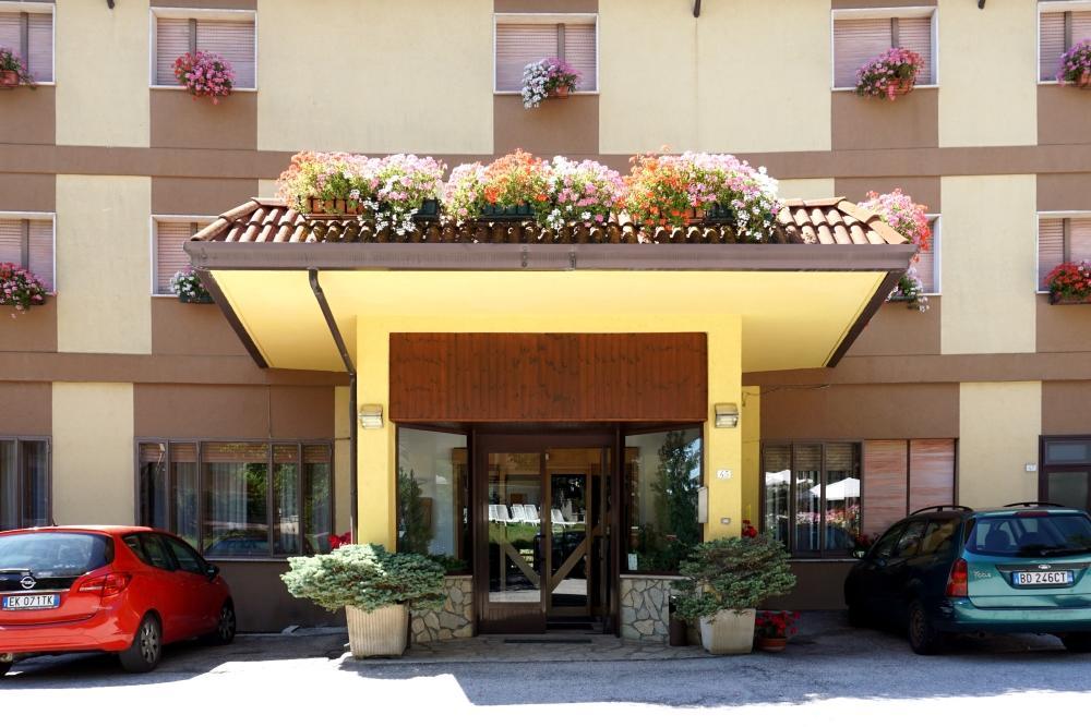 Family Hotel Como Rivisondoli Kültér fotó